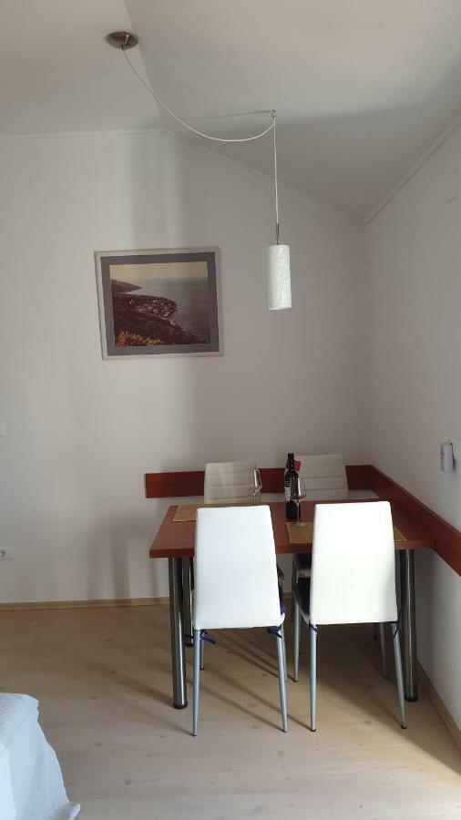Apartment Marina Valun Dış mekan fotoğraf
